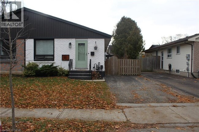 Building Photo - 22 Debby Crescent