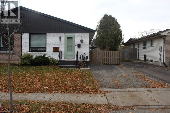 Photo du bâtiment - 22 Debby Crescent