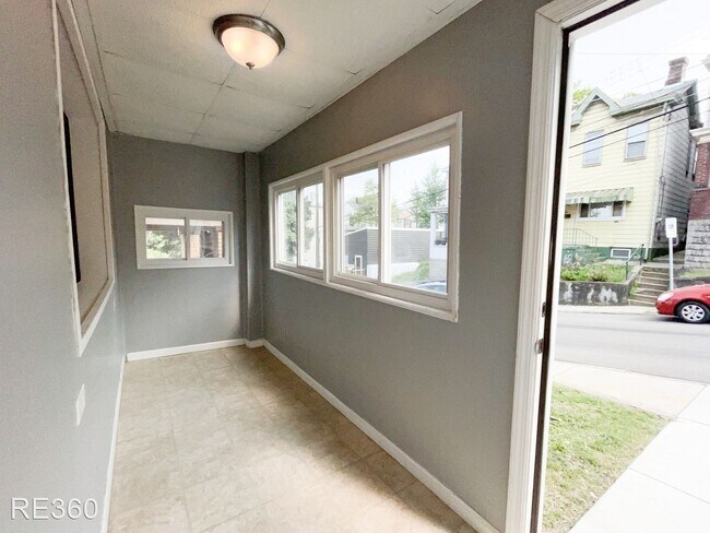 Building Photo - 3 br, 1 bath House - 2323 Salisbury Street...