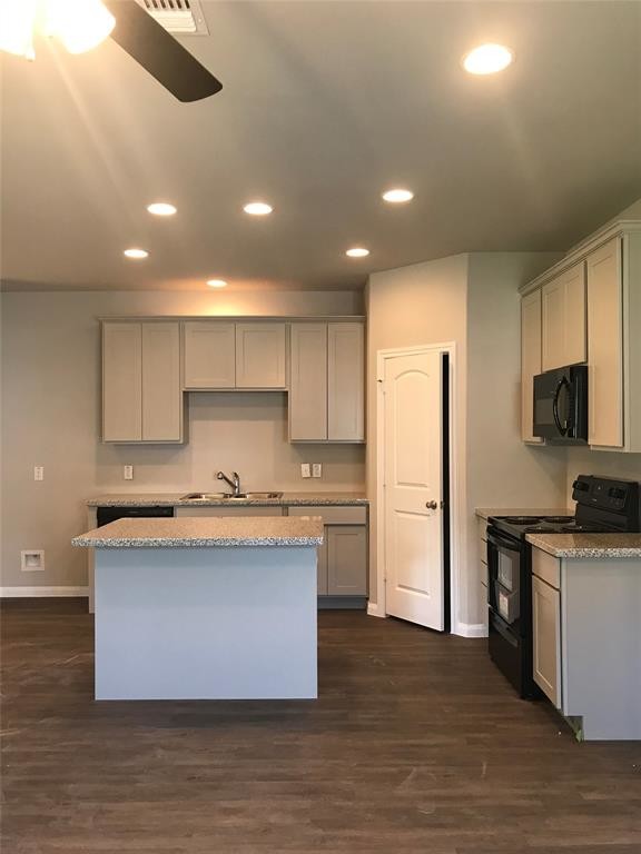 Building Photo - 302 1st St