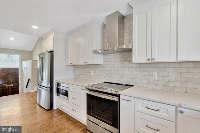Foto del edificio - 8614 Ewing Dr