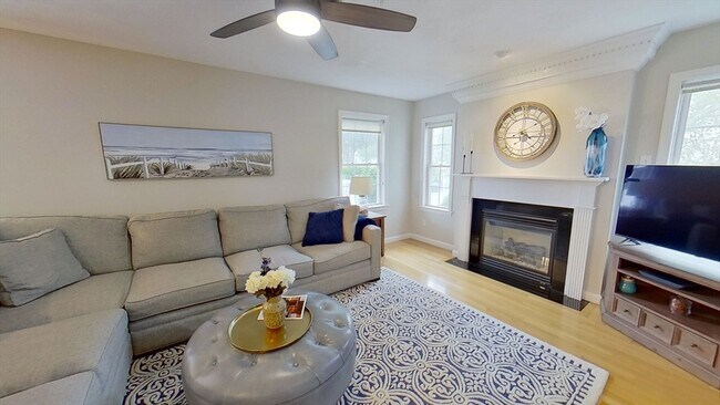 Foto del edificio - 206 Tamarack Ln