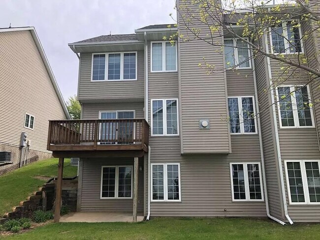 Building Photo - 1604 Ranier Dr
