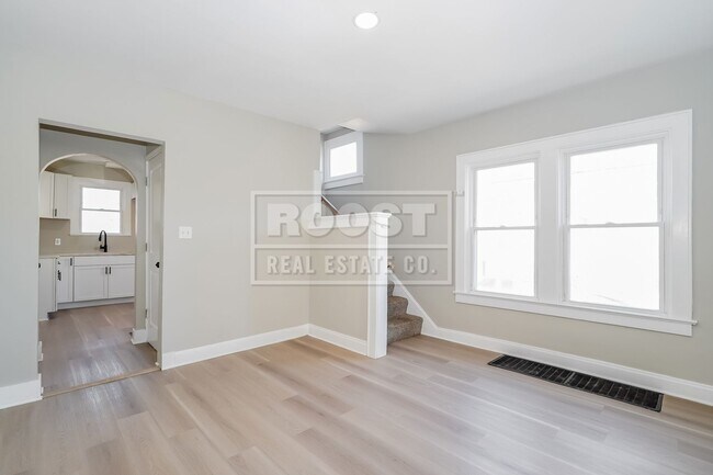 Foto del edificio - Welcome to this charming 3-bedroom, 1-bathroom house located in the heart of Columbus, OH!