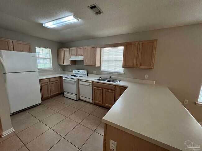 Building Photo - 8018 Heirloom Dr