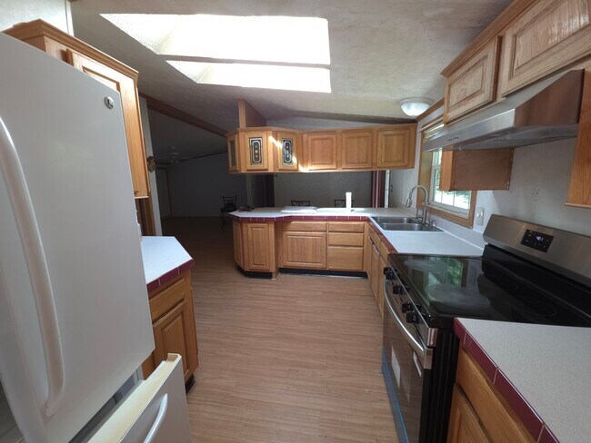 Building Photo - 27318 Dogwood Ln
