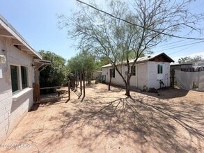 Building Photo - 833 W Tipton Dr
