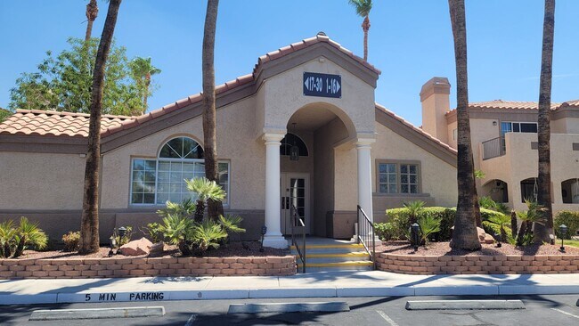 Foto del edificio - Henderson: Modern 2 Bed/2 Bath Condo with 2 Car Garage, Community Pool, Spa, and Clubhouse