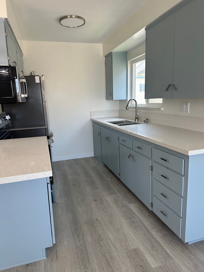 New everything kitchen - 21104 Donora Ave