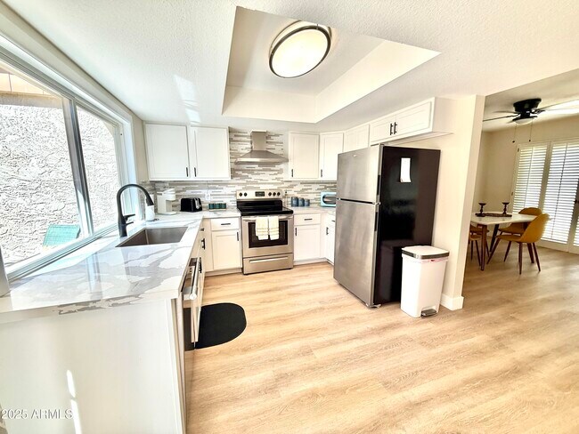 Foto del edificio - 6147 E Lewis Ave
