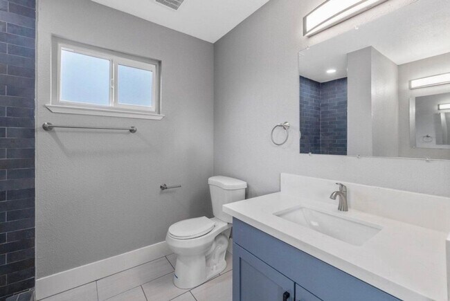 Foto del edificio - Solar equipped Lemoore home coming soon!