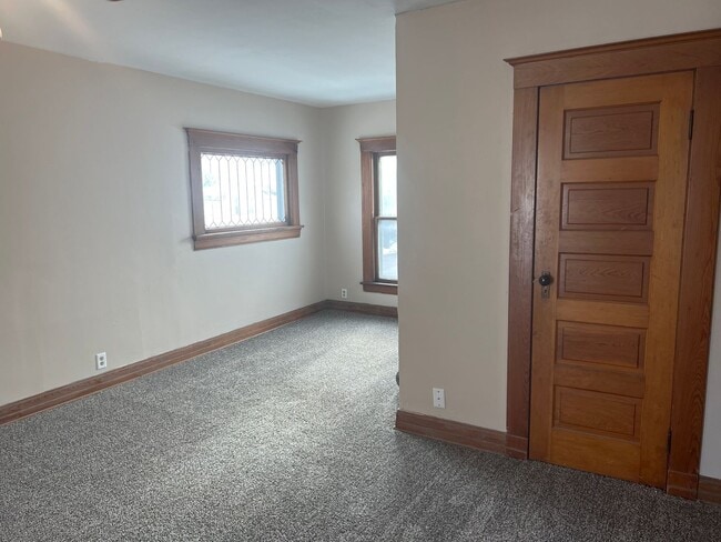 Building Photo - 479 N Washington St