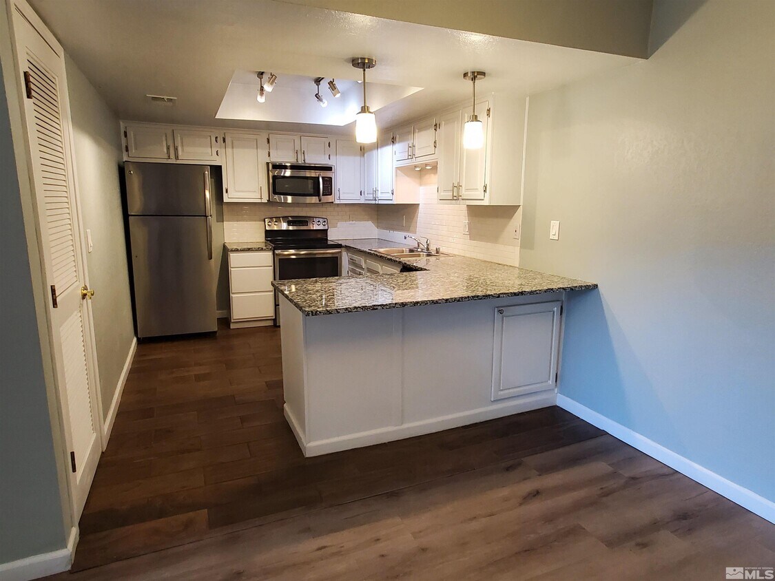 Foto principal - 2300 Dickerson Rd