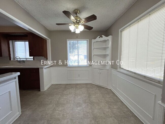 Foto del edificio - 5889 Rose Ave