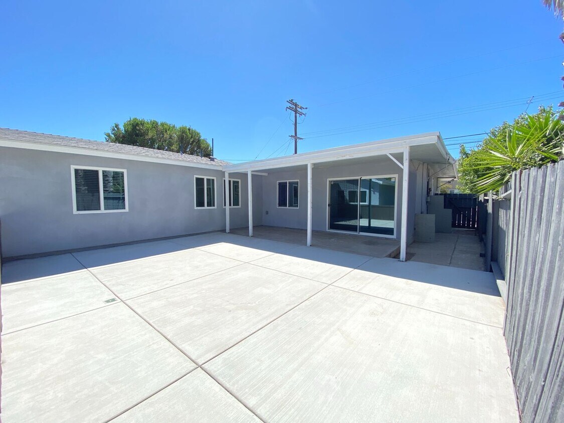 Foto principal - 5BD/2BA with Garage!