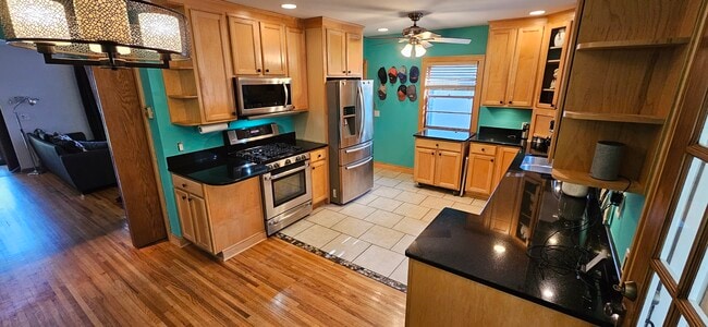 Building Photo - 3046 McKinley St NE