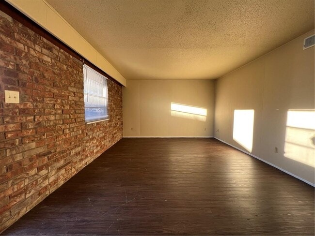 Building Photo - 400 N Campbell Dr