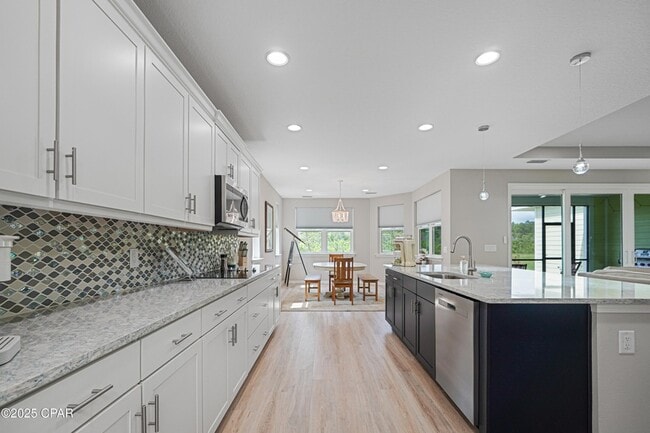 Foto del edificio - 9431 Paradise Dr