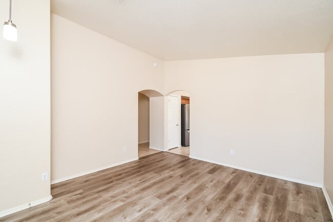 Building Photo - 1123 E Stardust Way