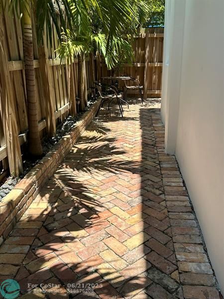Foto del edificio - 7534 NE 6th Ct