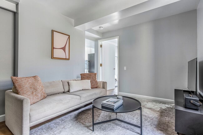 Building Photo - 240 W 73rd St