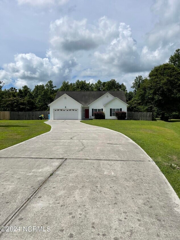 Foto principal - 145 Spring Leaf Ln