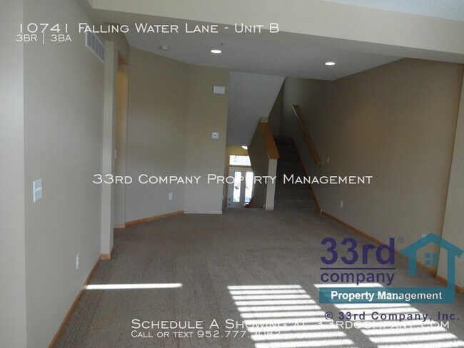 Foto del edificio - Tri-Level townhome in Dancing Waters of Wo...