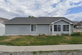 Building Photo - 2986 1/2 Redbud Ct
