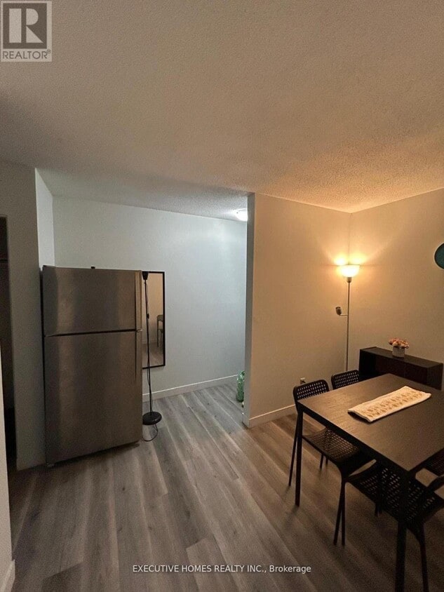Photo principale - 303-303 King St N