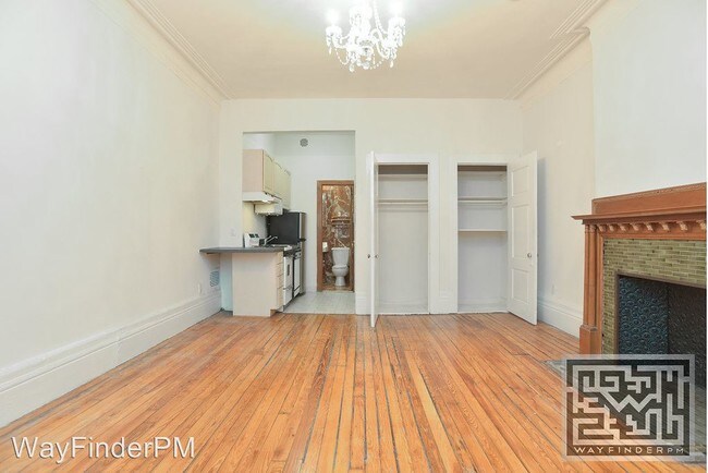 Building Photo - 307 W 71st St