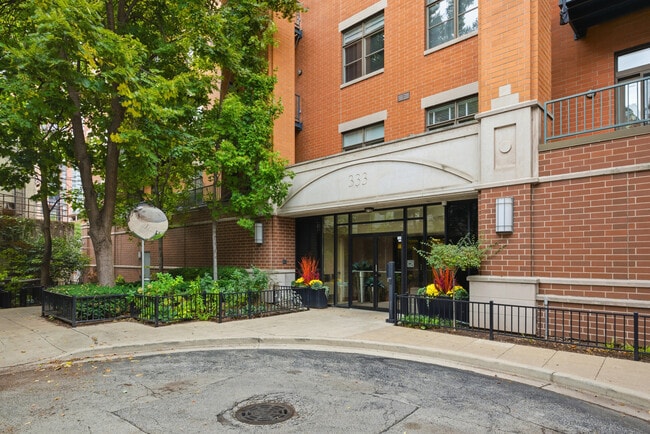 Foto del edificio - 333 N Jefferson St