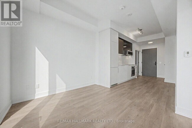Building Photo - 308 Jarvis St