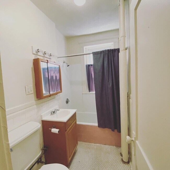 Foto del edificio - 1592 Beacon St