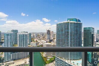 Building Photo - 475 Brickell Ave