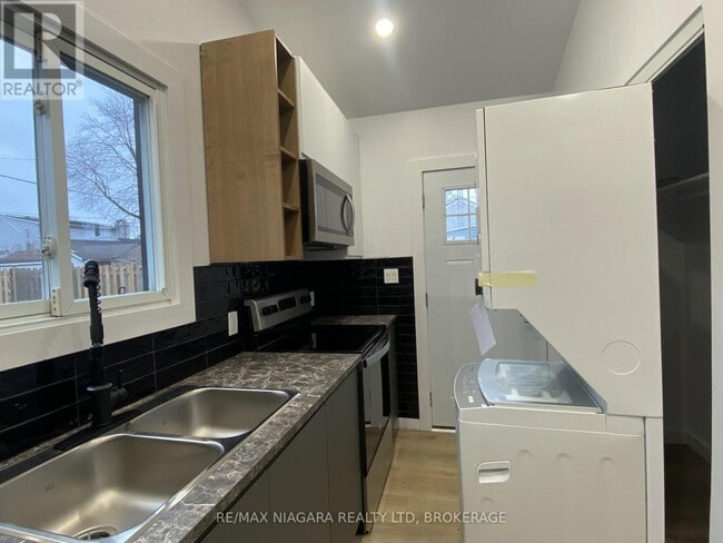 Photo du bâtiment - 6159 Cadham St