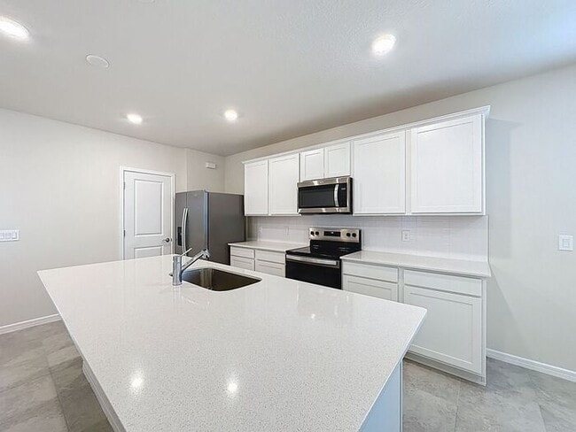 Building Photo - Tohoqua Beauty!