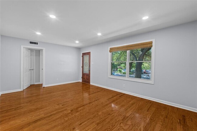 Foto del edificio - 2800 Carlton Rd