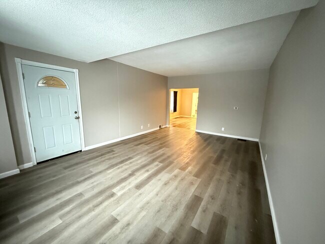 Foto del edificio - 380 Falconer St.