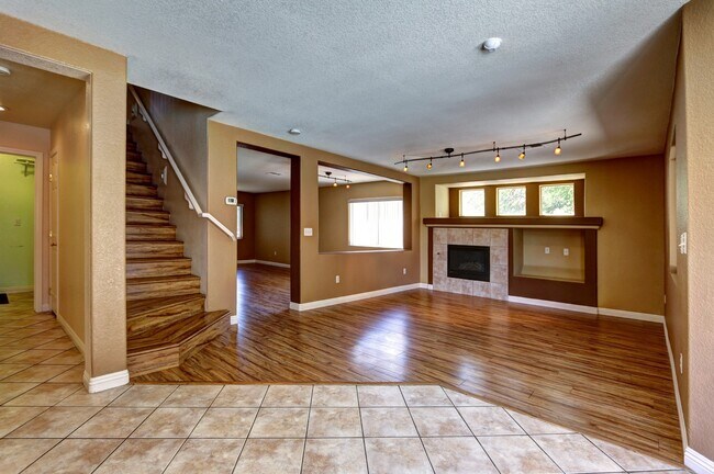 Building Photo - 7545 Tumbling St