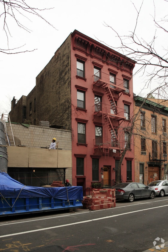 Building Photo - 273 W Tenth St