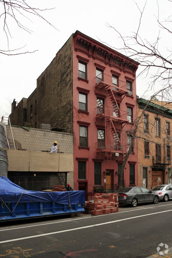 Foto del edificio - 273 W Tenth St
