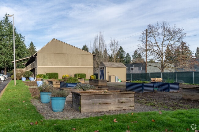 Community Garden - Eagle Pointe Apartments