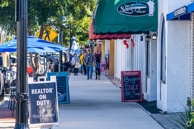 Shopping haven: Venice's retail, where style meets coastal charm.