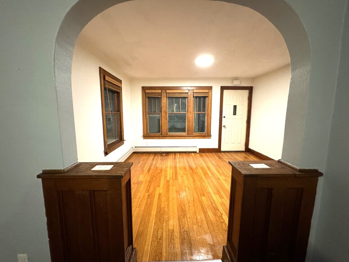 Primary Photo - 214 Oak Hill Ave