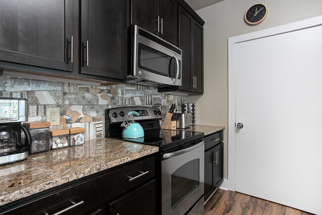Kitchen - 1000 Brookside Dr