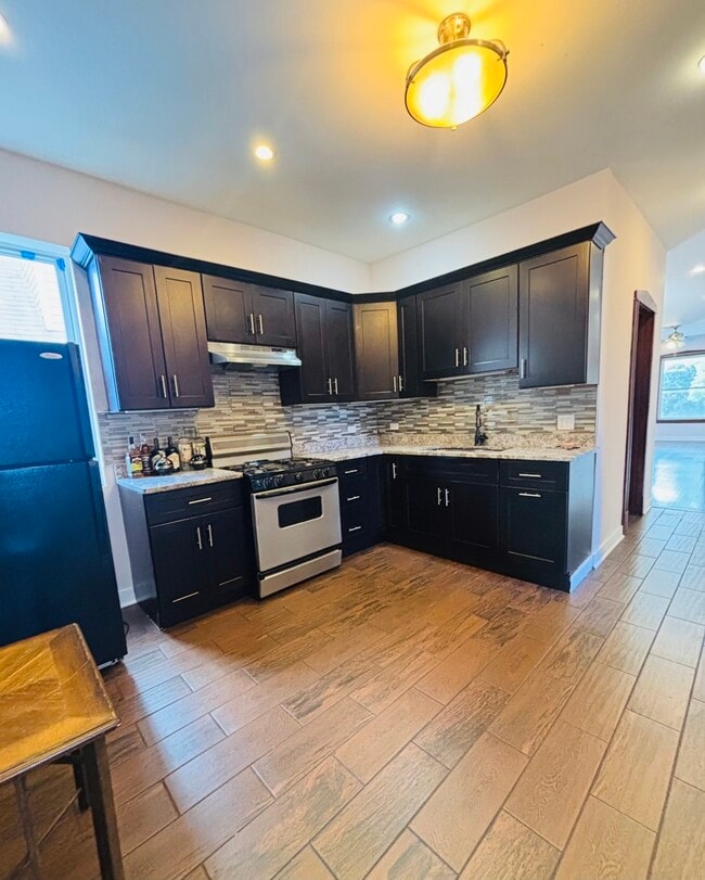 Building Photo - 3133 N Richmond St