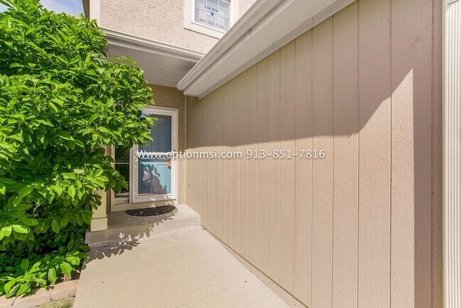 Building Photo - Comfortable elegance for you in maintenanc...