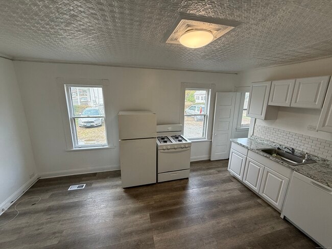 Foto del edificio - 174 Brentwood Ave