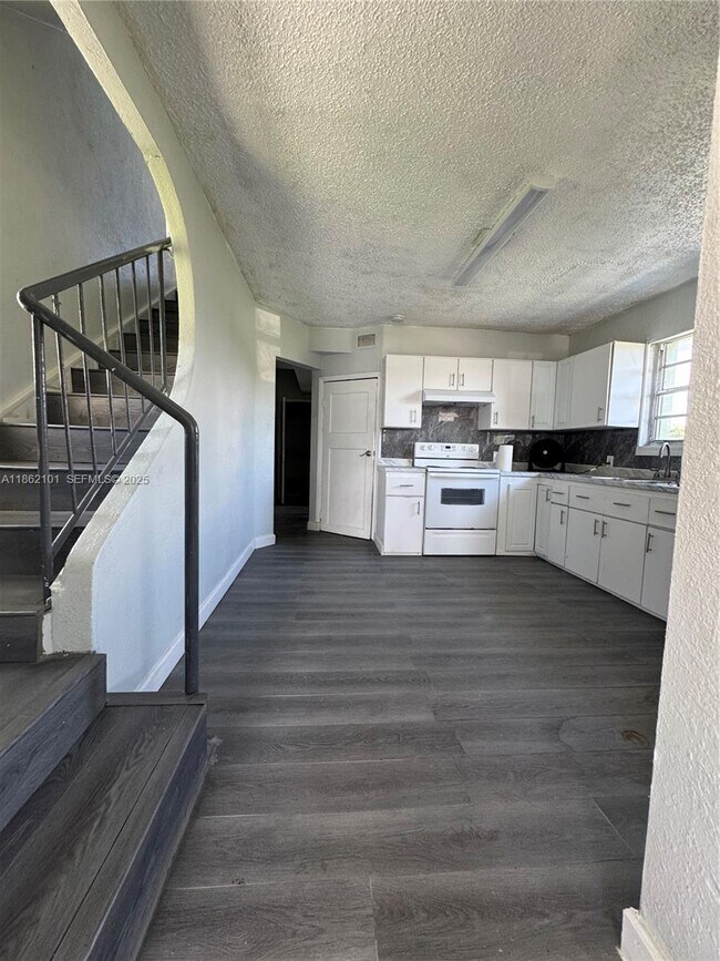 Foto del edificio - 7802 NW 8th Ave