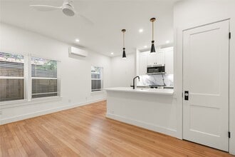 Building Photo - 808 Sul Ross St